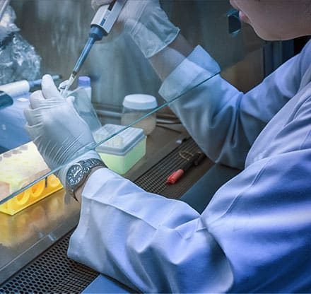 researcher in lab using HILL model concussion treatment framework